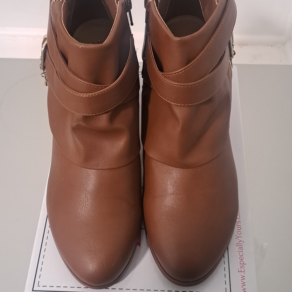 Shoes - Picture 4 of 4